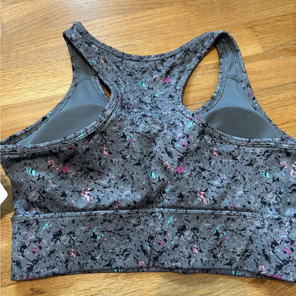 New - Reebok Women’s Sports Bra Size Medium - gray - Padded Bra - Picture 4 of 4